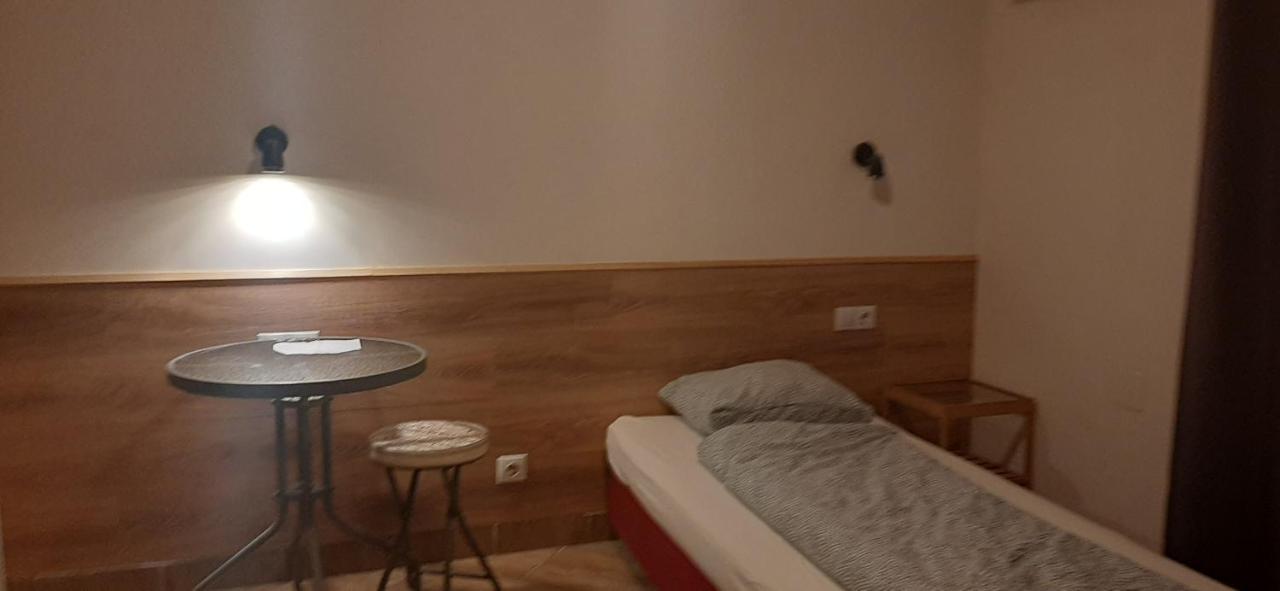 Apartman Vorosmarty Leilighet Budapest Eksteriør bilde