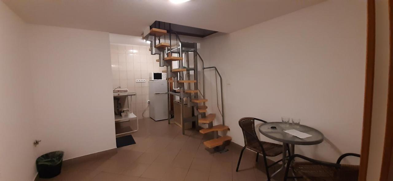 Apartman Vorosmarty Leilighet Budapest Eksteriør bilde